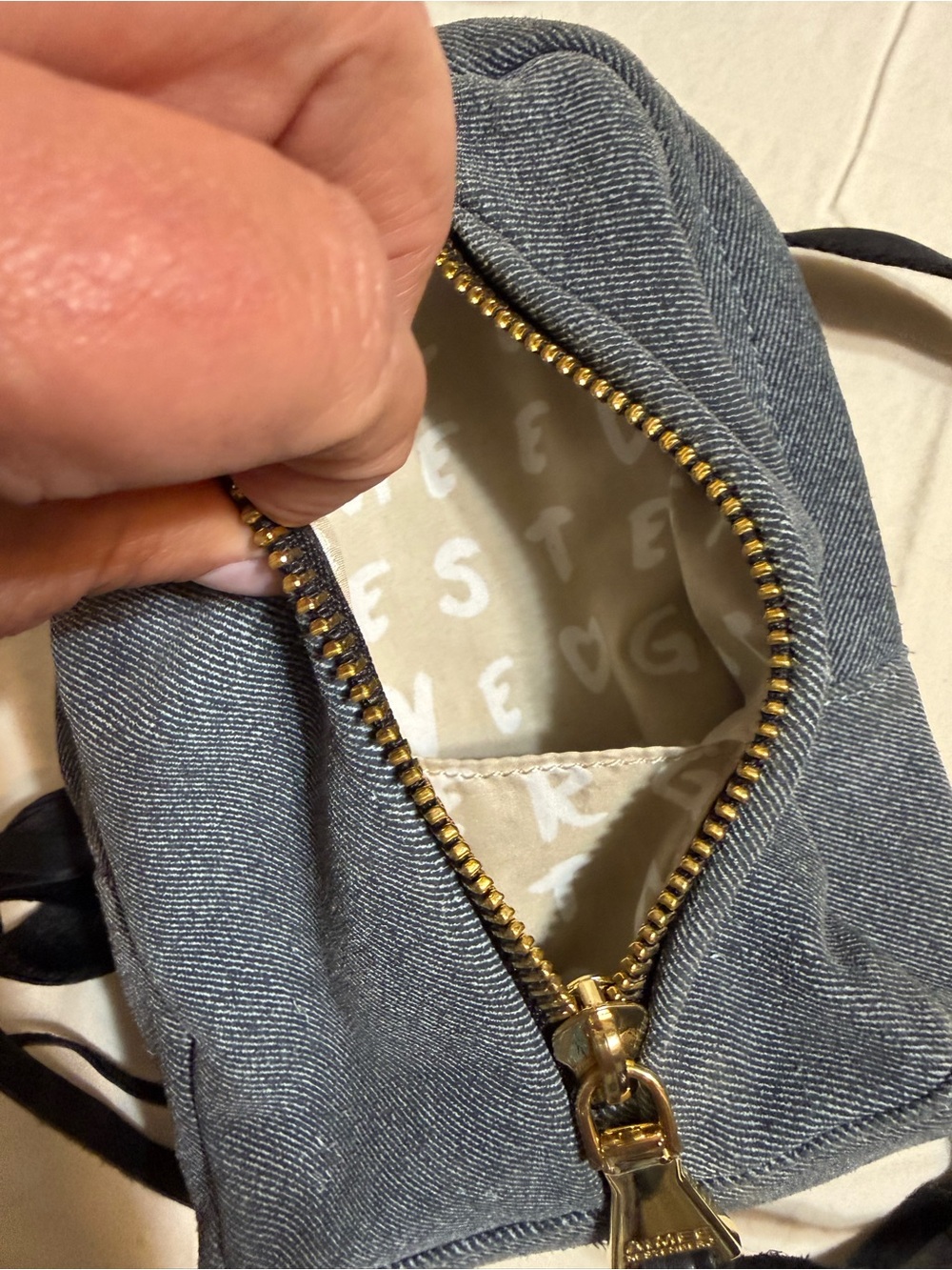 Aimee Kestenberg Tamitha Mini Sling Bag Real leather made to look like denim - Picture 4 of 4